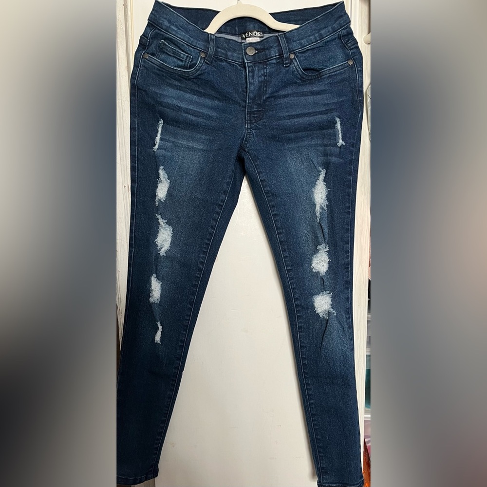 Venus navy blue rip design jeans
Size 8